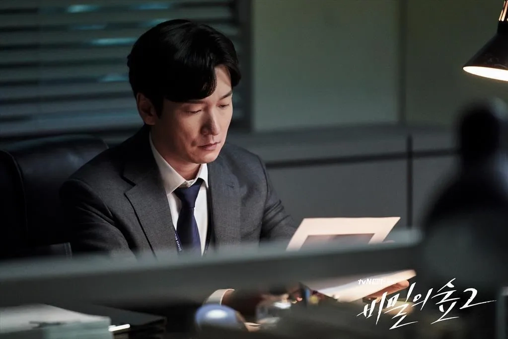 Cho Seung-woo in Stranger: Episode #2.3 (2020)