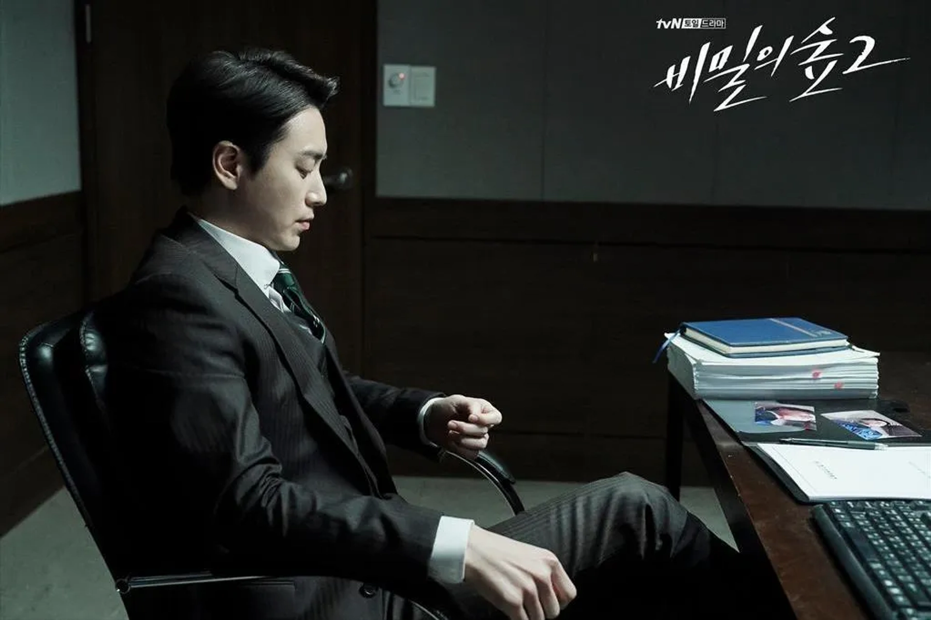 Lee Jun-hyuk in Stranger: Episode #2.3 (2020)