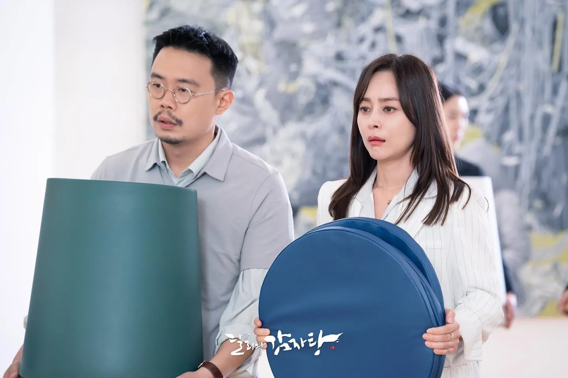 Woo Hee-Jin and Se-ha Ahn in Dali and the Cocky Prince (2021)