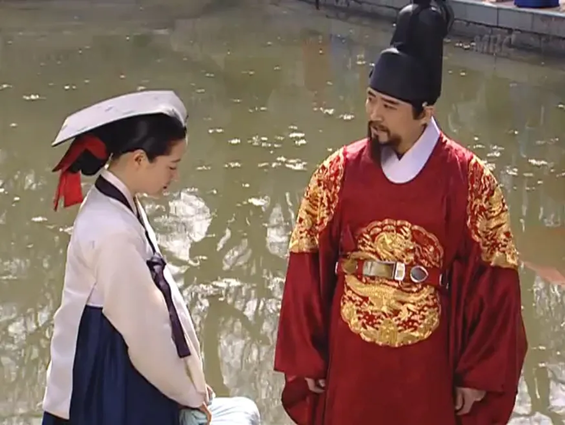 Lee Yeong-ae and Ho Lim in The Great Jang-Geum (2003)