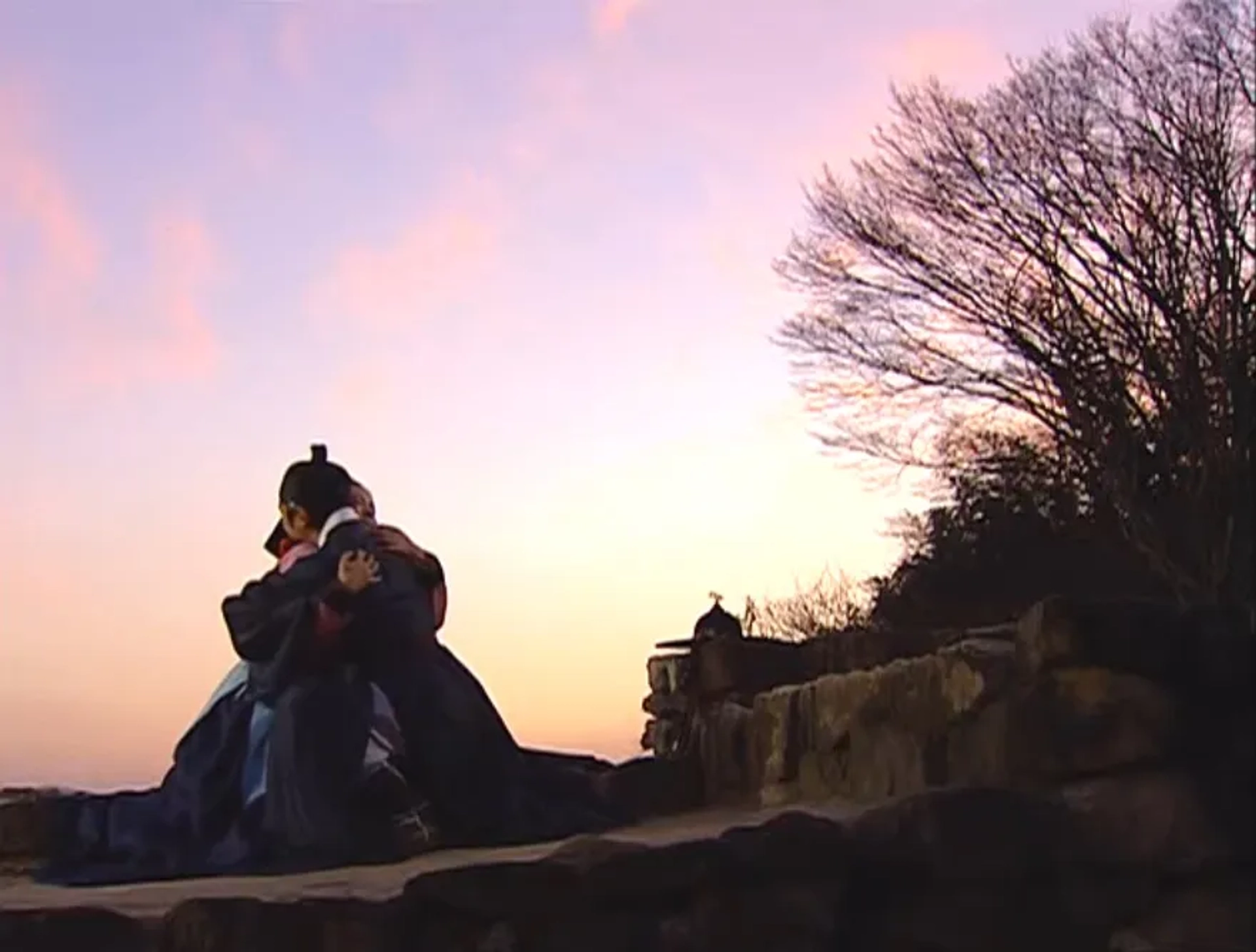 Lee Yeong-ae and Jin-hee Ji in The Great Jang-Geum (2003)