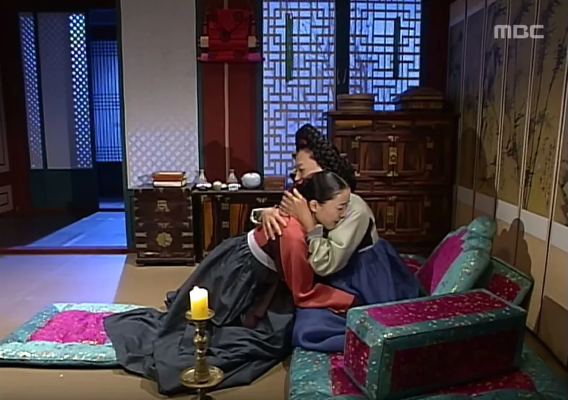 Eun-hye Park and Woon-gye Yeo in The Great Jang-Geum (2003)