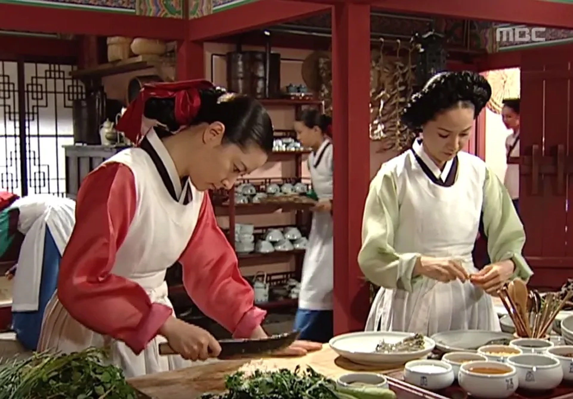 Lee Yeong-ae and Mi-kyeong Yang in The Great Jang-Geum (2003)