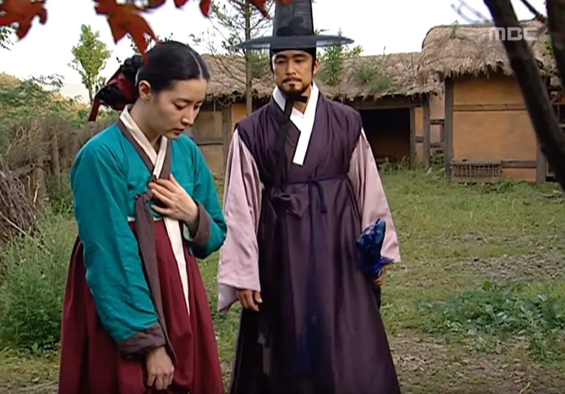 Lee Yeong-ae and Jin-hee Ji in The Great Jang-Geum (2003)