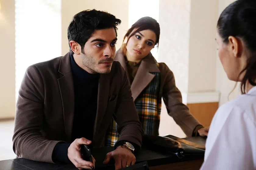 Burak Deniz and Hande Erçel in Love Doesn't Understand Words (2016)