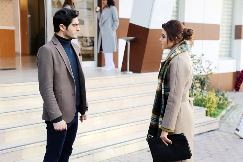 Burak Deniz and Hande Erçel in Love Doesn't Understand Words (2016)