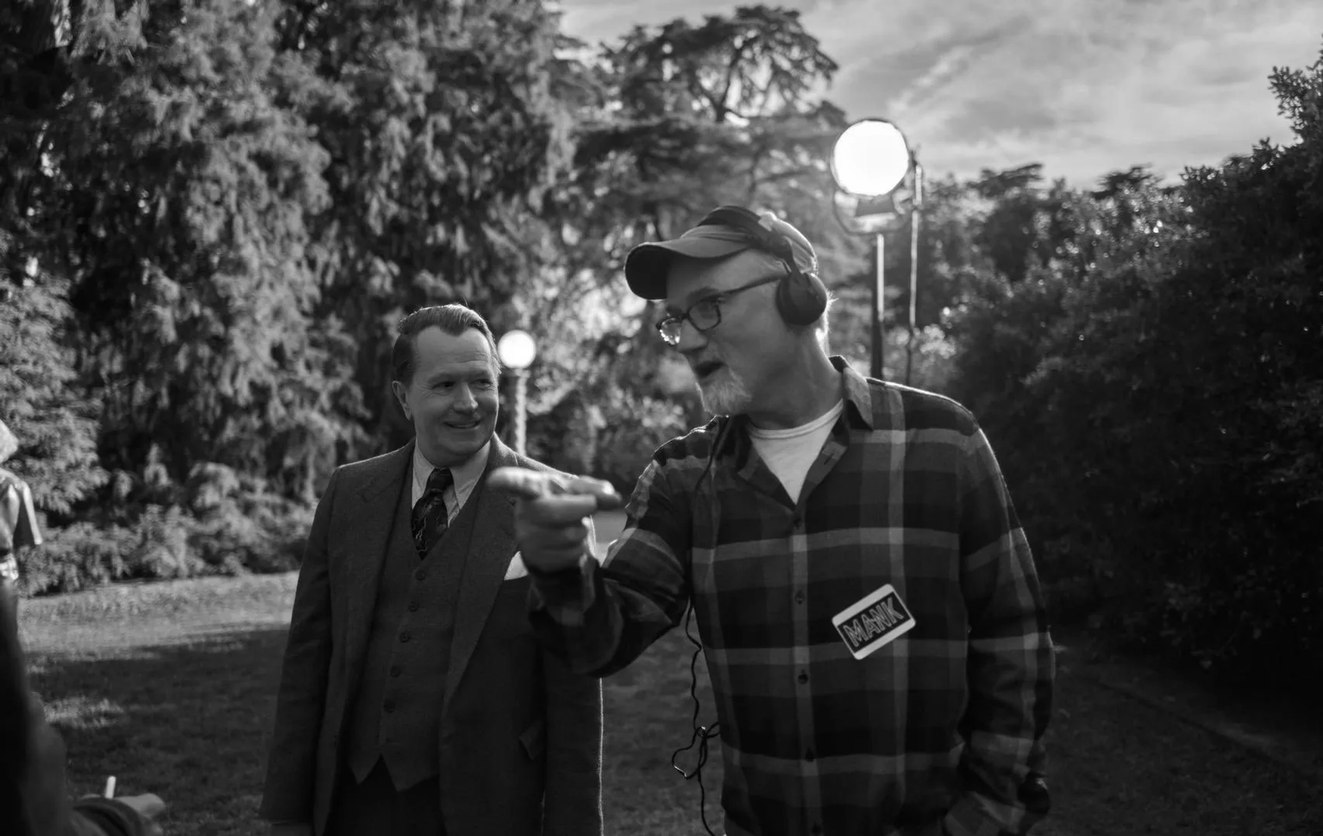 Gary Oldman and David Fincher in Mank (2020)