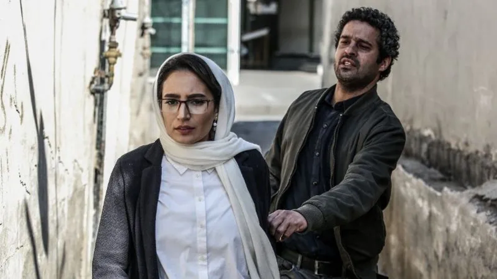 Negar Javaherian and Mojtaba Pirzadeh in No Choice (2020)