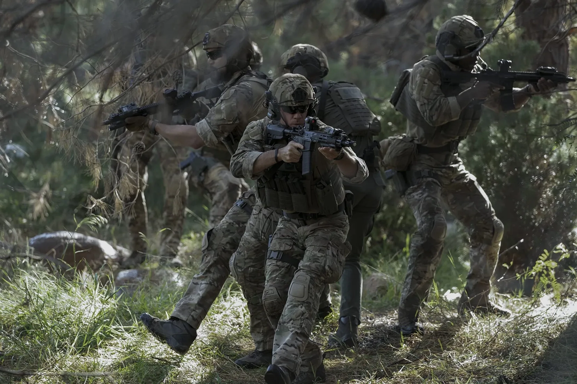 Nate Boyer and Remi Adeleke in The Terminal List (2022)