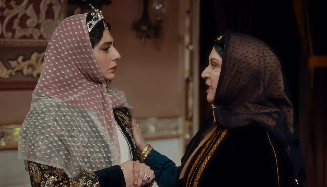 Roya Teymourian and Ra'na Azadivar in Jeyran (2022)