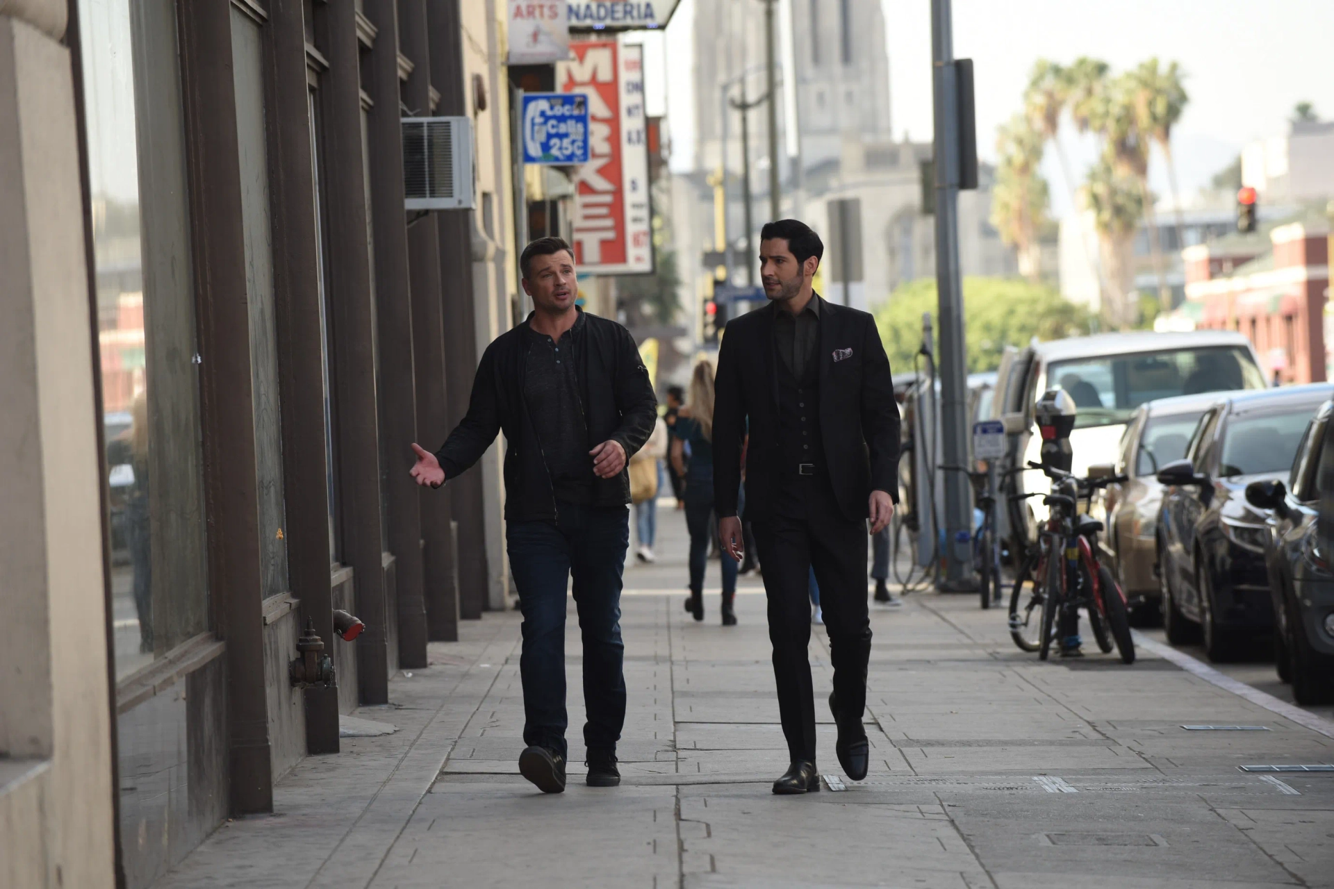 Tom Ellis and Tom Welling in Lucifer (2016)