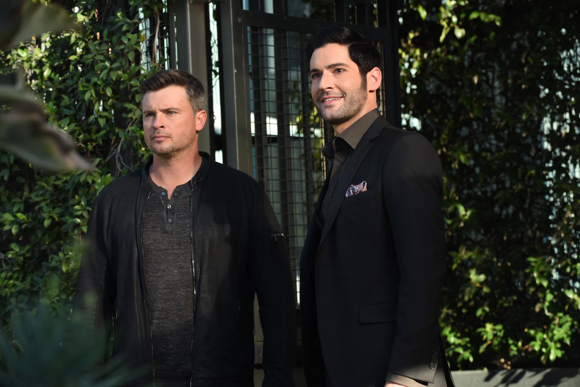 Tom Ellis and Tom Welling in Lucifer (2016)