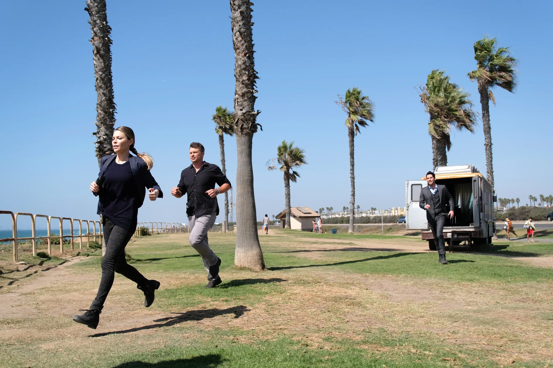 Tom Ellis, Lauren German, and Tom Welling in Lucifer (2016)