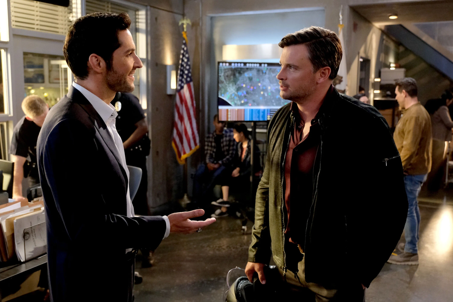 Tom Ellis and Tom Welling in Lucifer (2016)