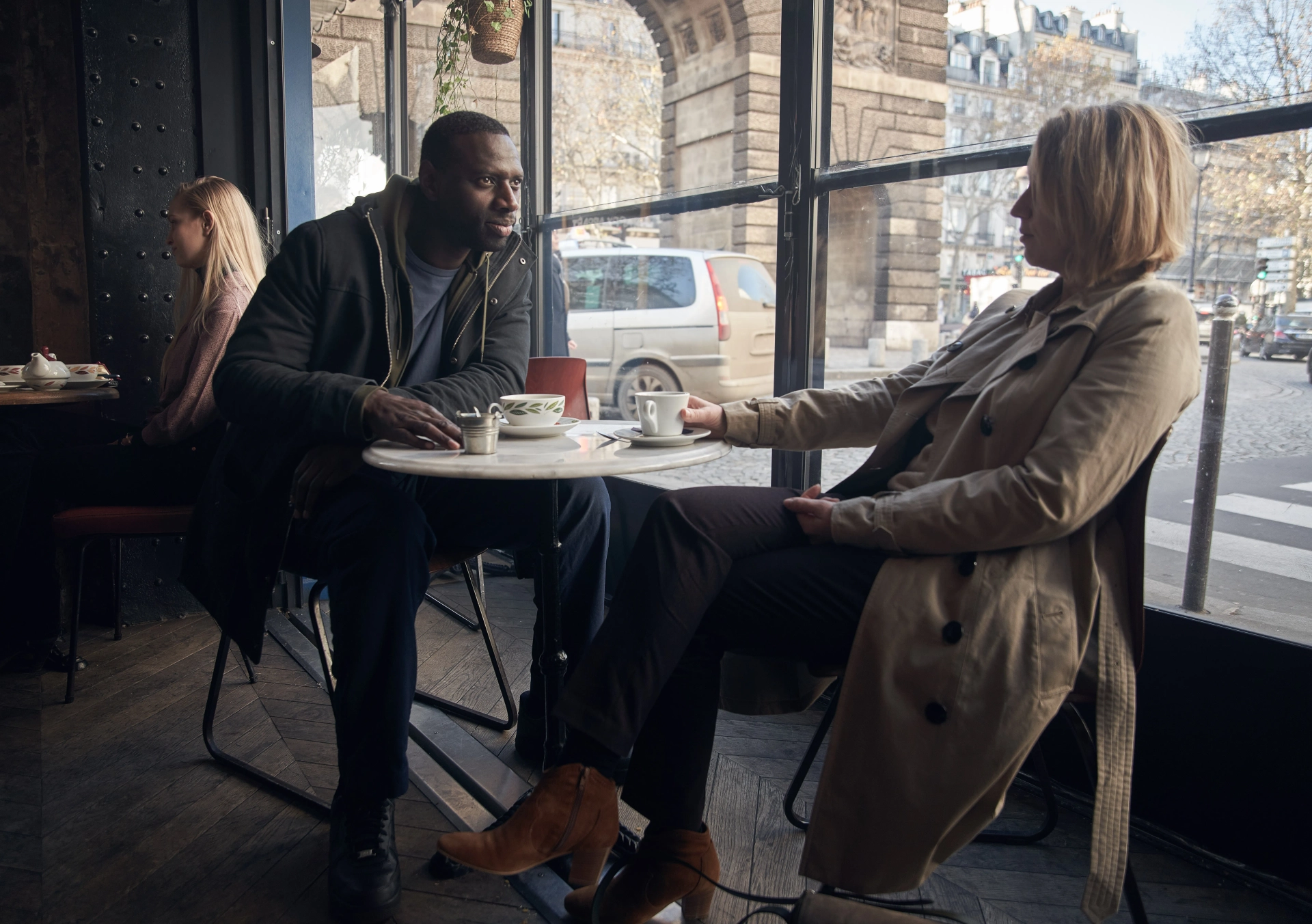 Ludivine Sagnier and Omar Sy in Lupin: Chapter 1 (2021)