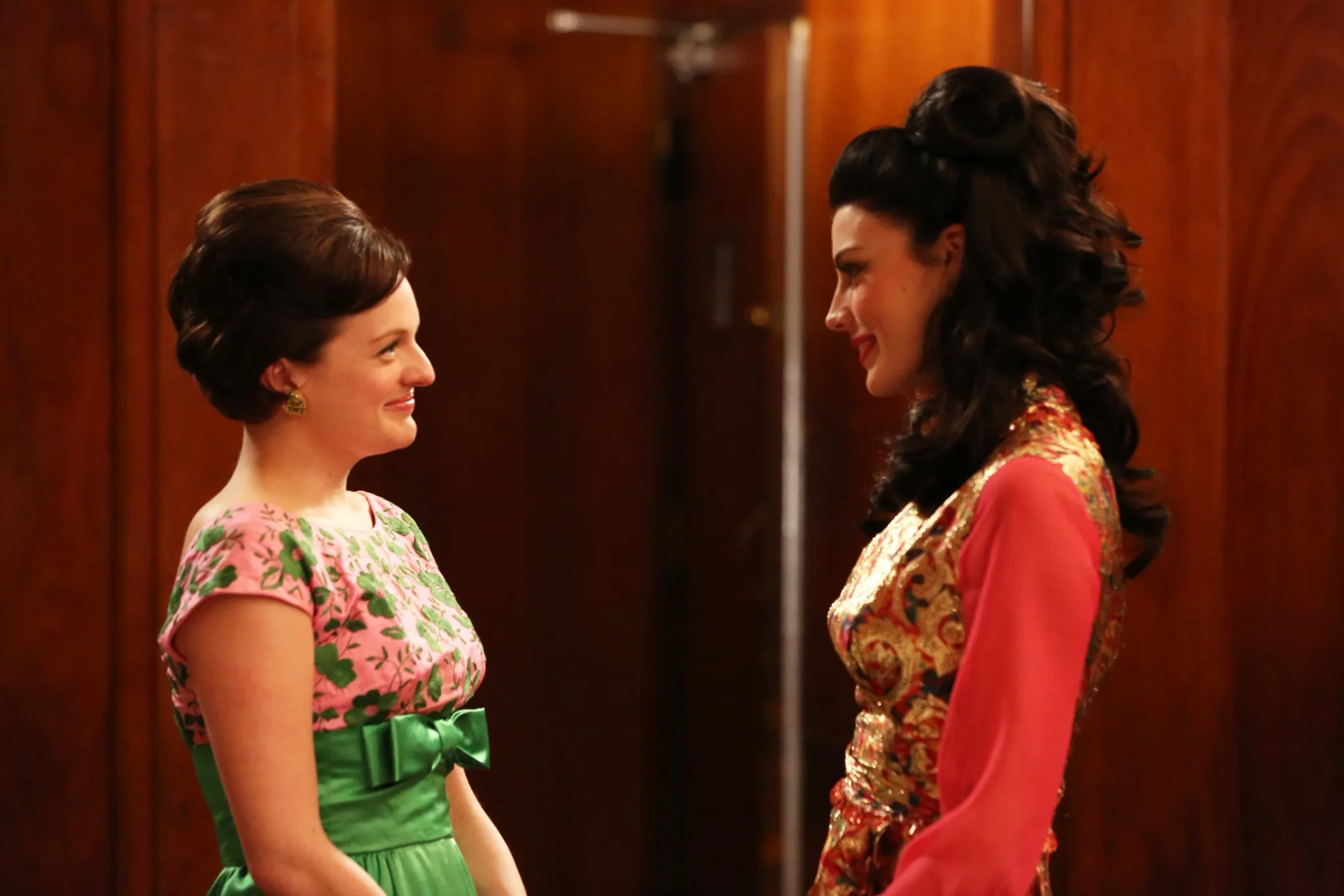 Elisabeth Moss and Jessica Paré in Mad Men (2007)