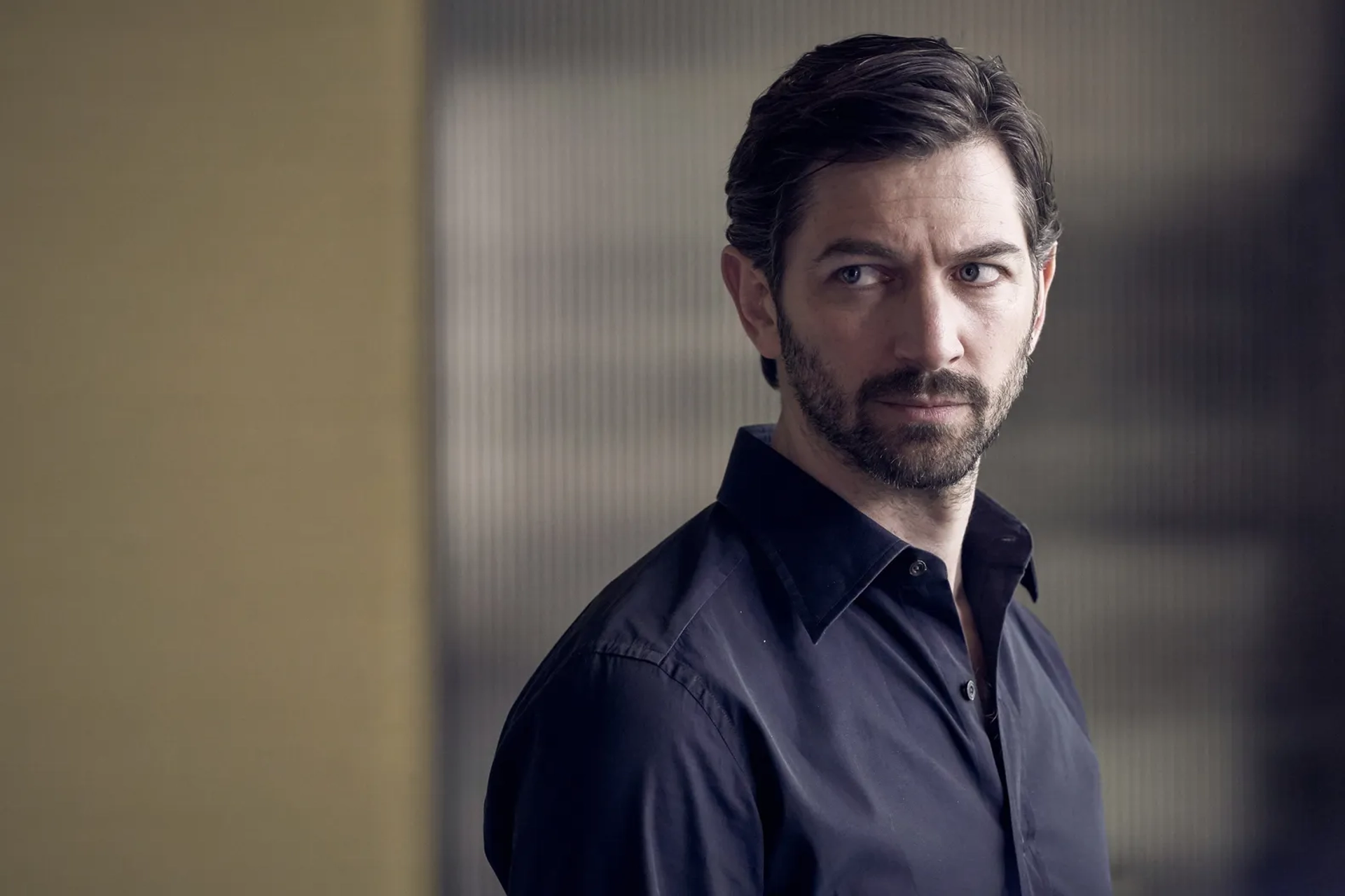 Michiel Huisman in The Flight Attendant: Other People's Houses (2020)