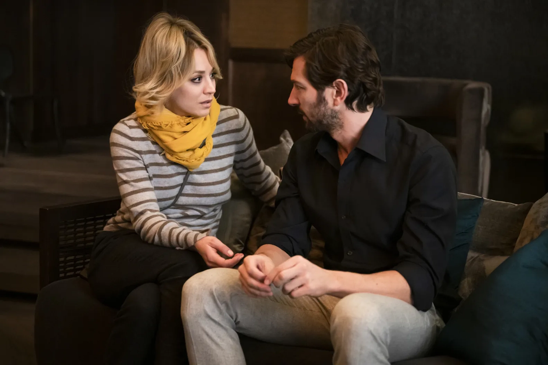 Kaley Cuoco and Michiel Huisman in The Flight Attendant: Rabbits (2020)