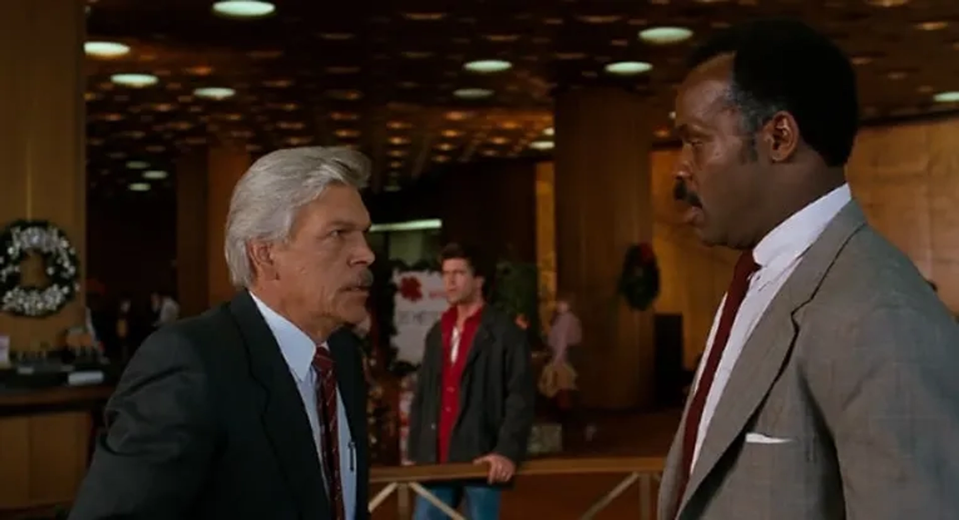 Danny Glover and Tom Atkins in Lethal Weapon (1987)