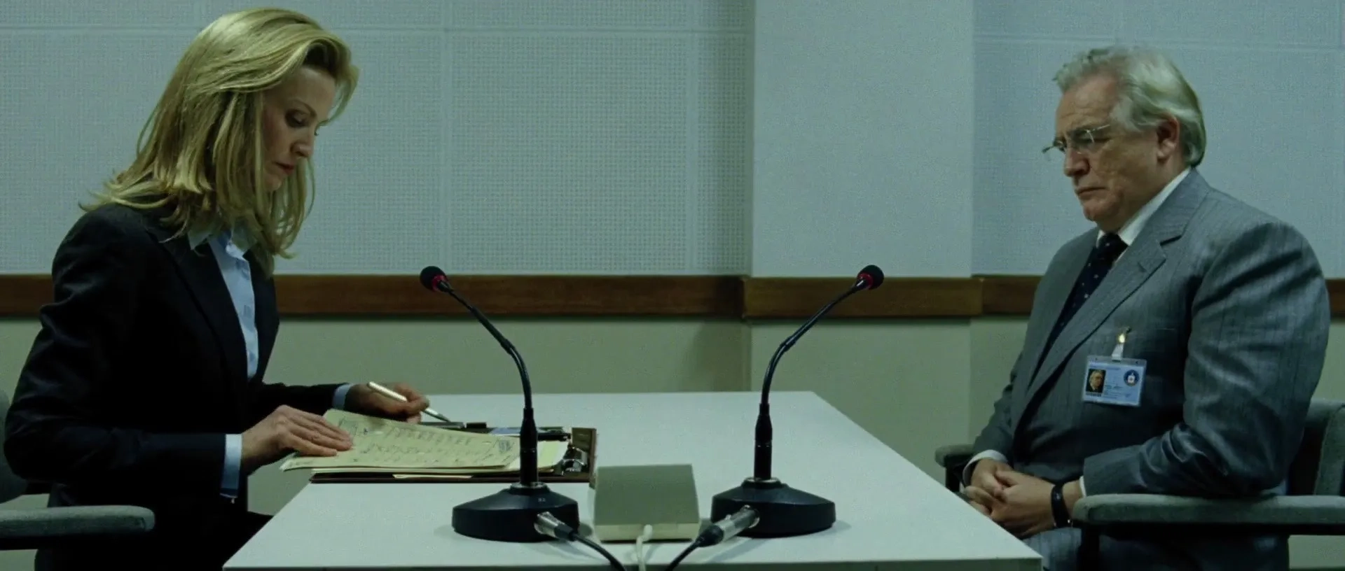 Joan Allen and Brian Cox in The Bourne Supremacy (2004)