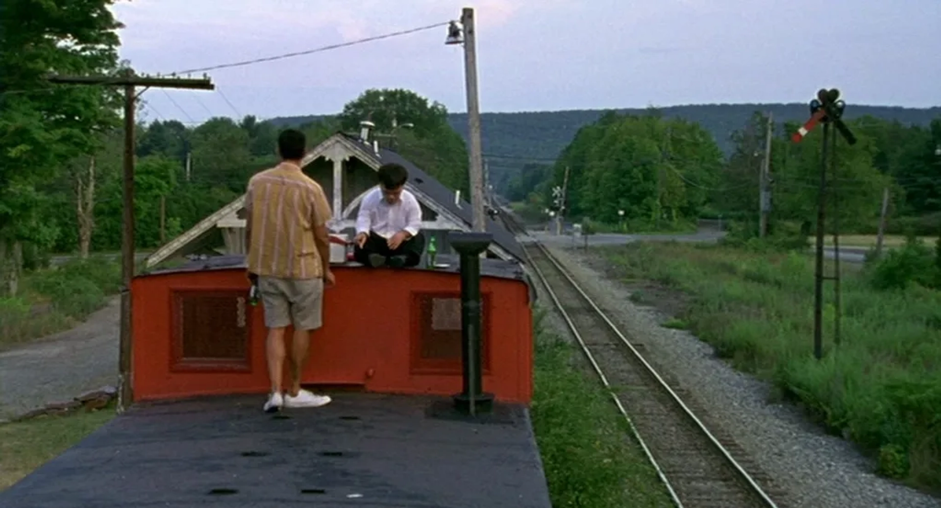 Bobby Cannavale and Peter Dinklage in The Station Agent (2003)