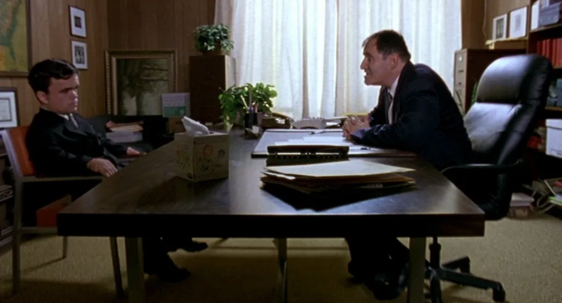 Peter Dinklage and Richard Kind in The Station Agent (2003)