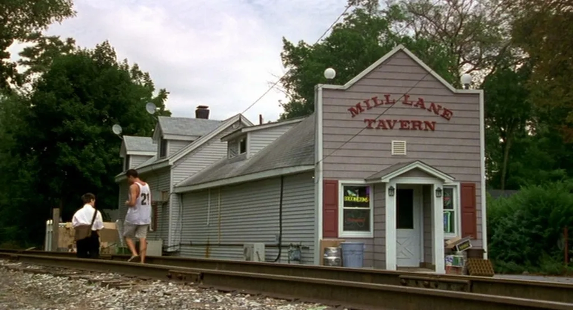 Bobby Cannavale and Peter Dinklage in The Station Agent (2003)