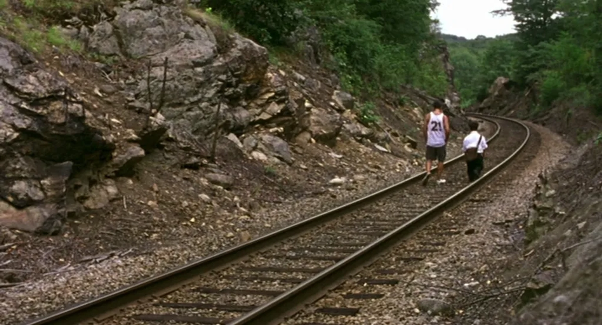 Peter Dinklage and Michelle Williams in The Station Agent (2003)