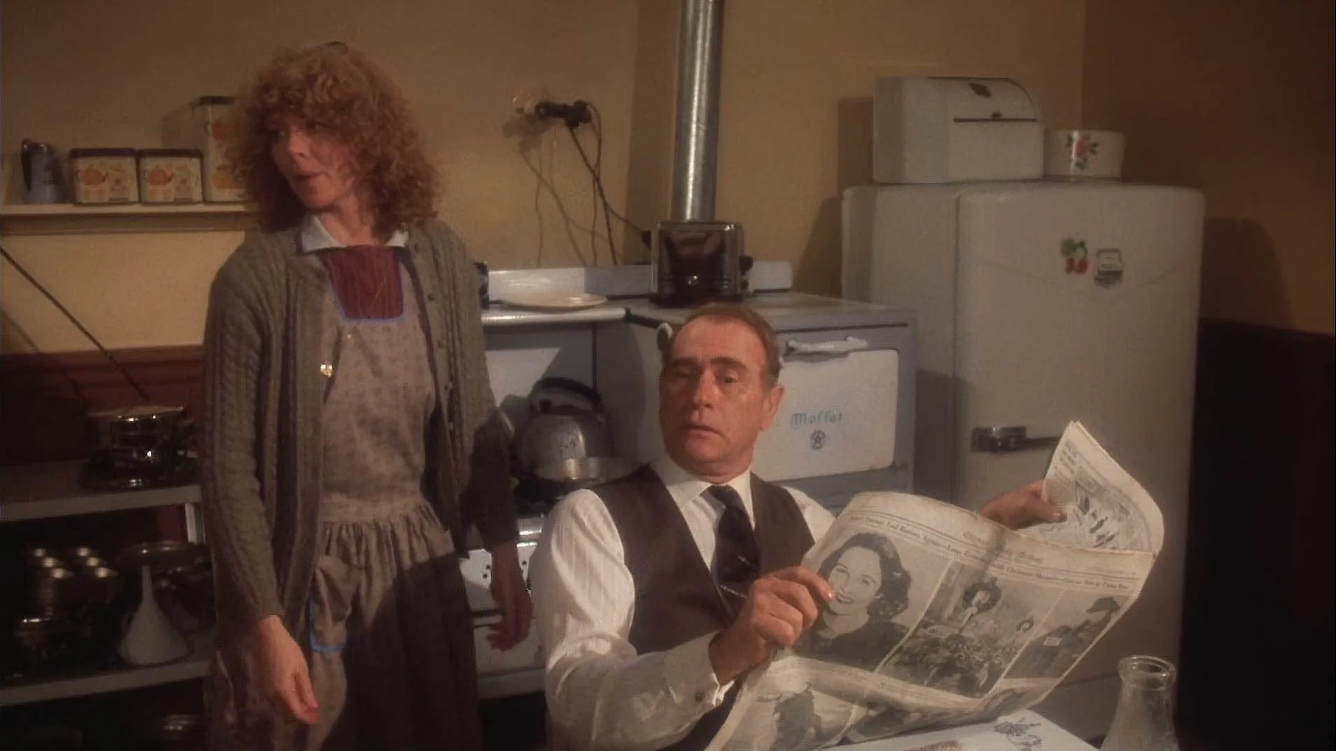Melinda Dillon and Darren McGavin in A Christmas Story (1983)