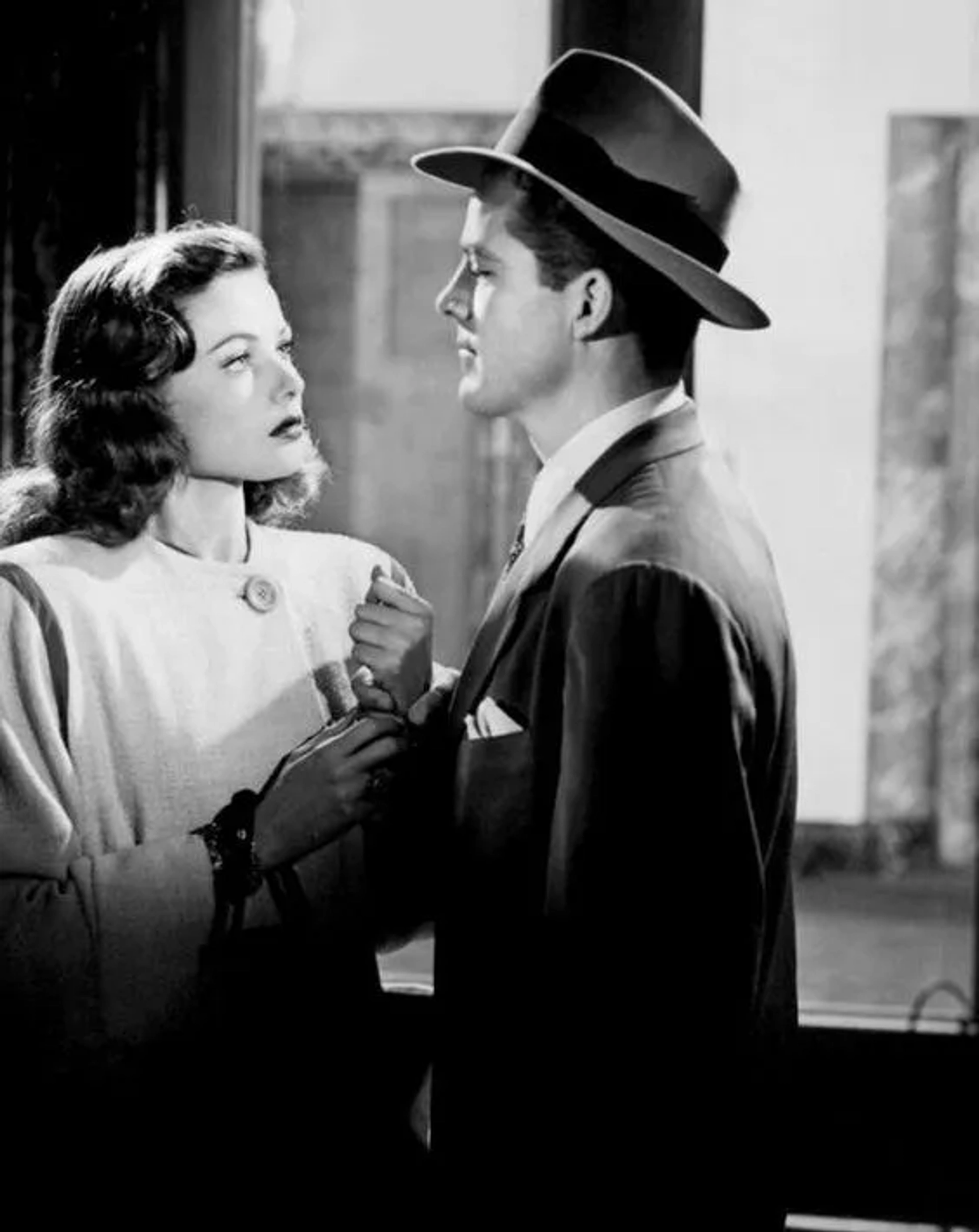 Gene Tierney and Dana Andrews in Laura (1944)