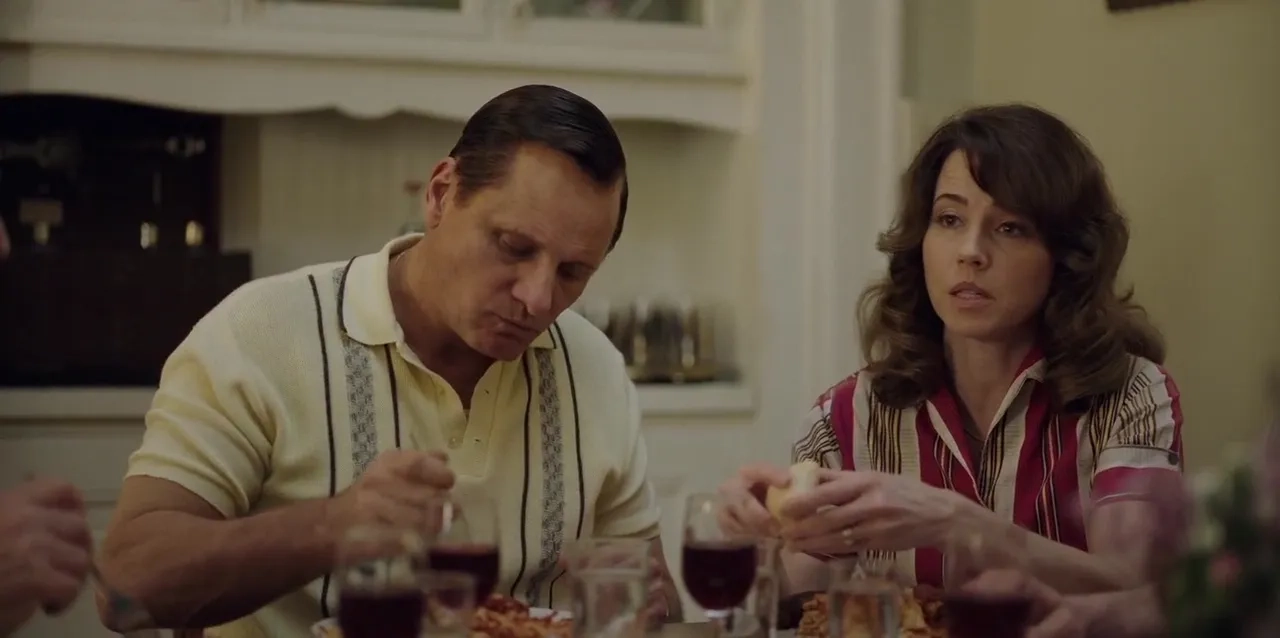 Viggo Mortensen and Linda Cardellini in Green Book (2018)