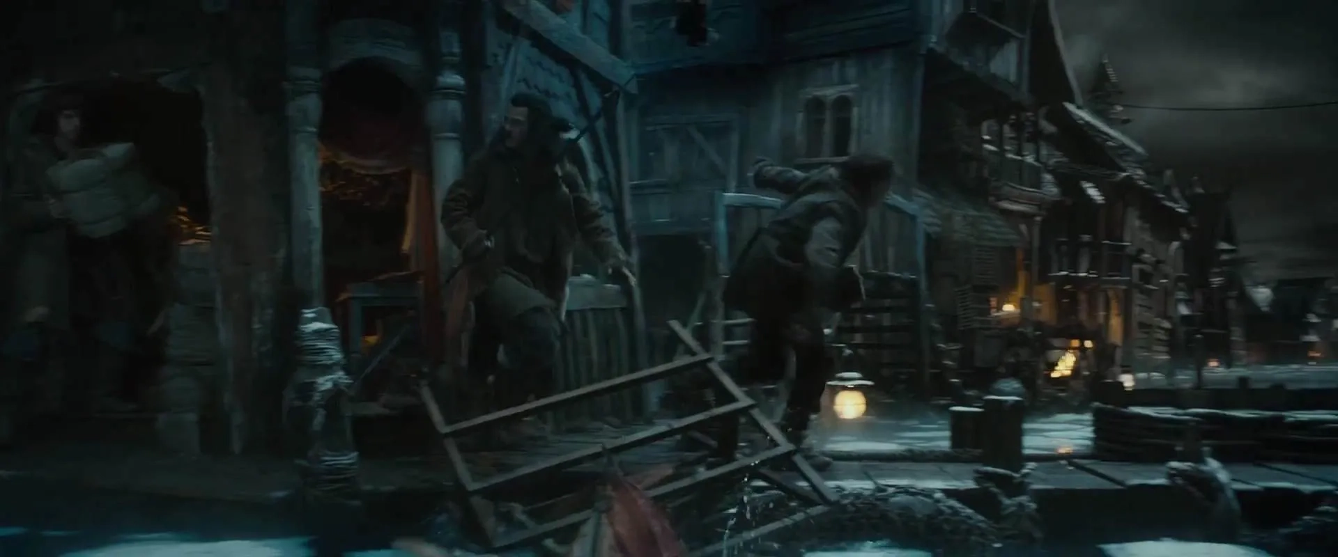 Luke Evans and John Bell in The Hobbit: The Desolation of Smaug (2013)