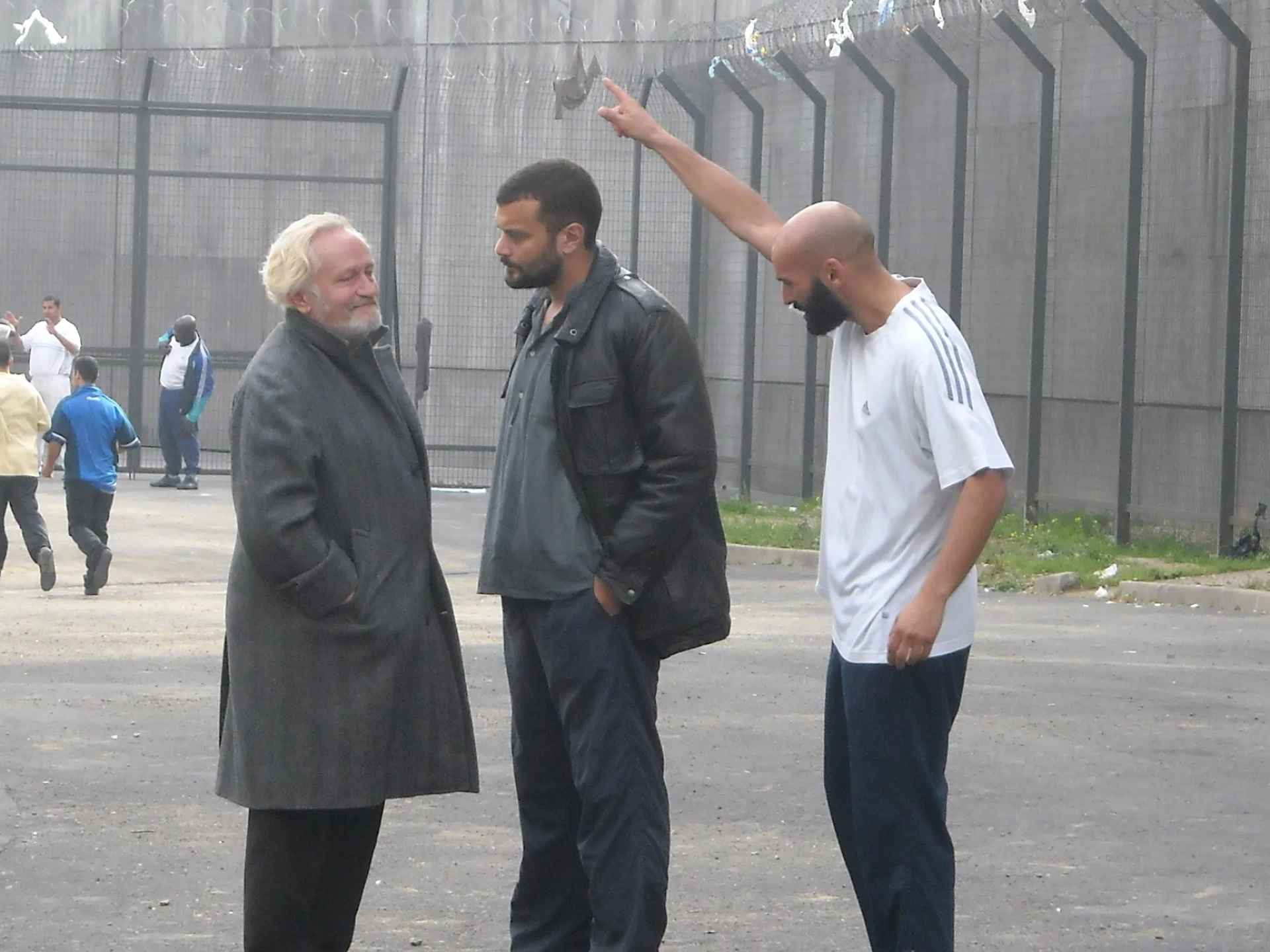 Niels Arestrup, Mohamed Makhtoumi, and Farid Larbi in A Prophet (2009)