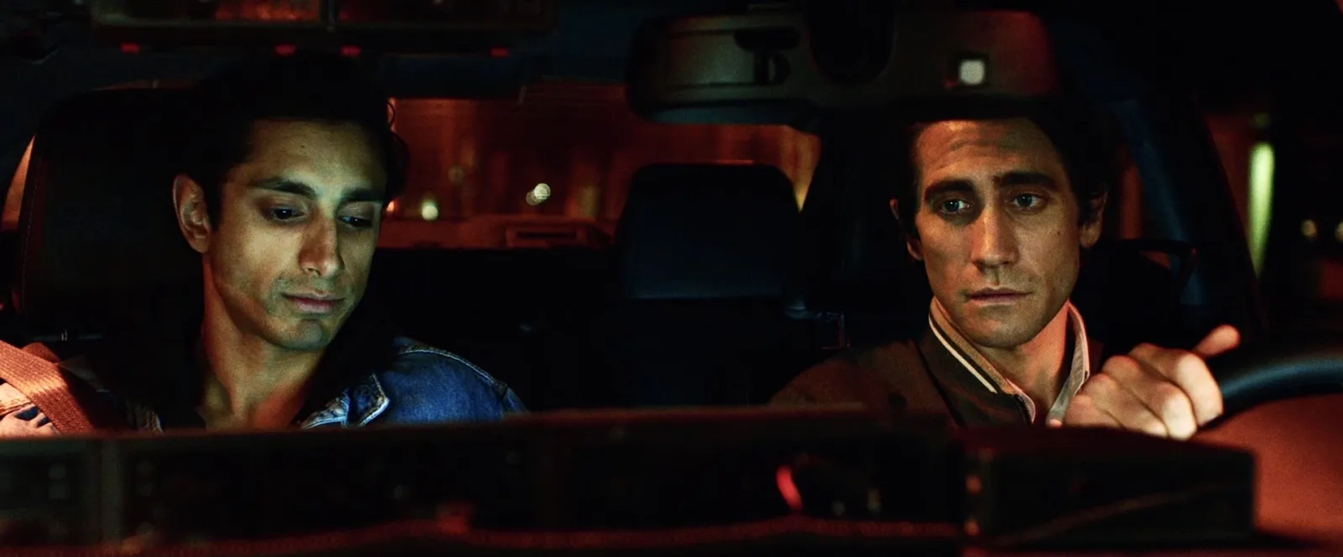 Jake Gyllenhaal and Riz Ahmed in Nightcrawler (2014)