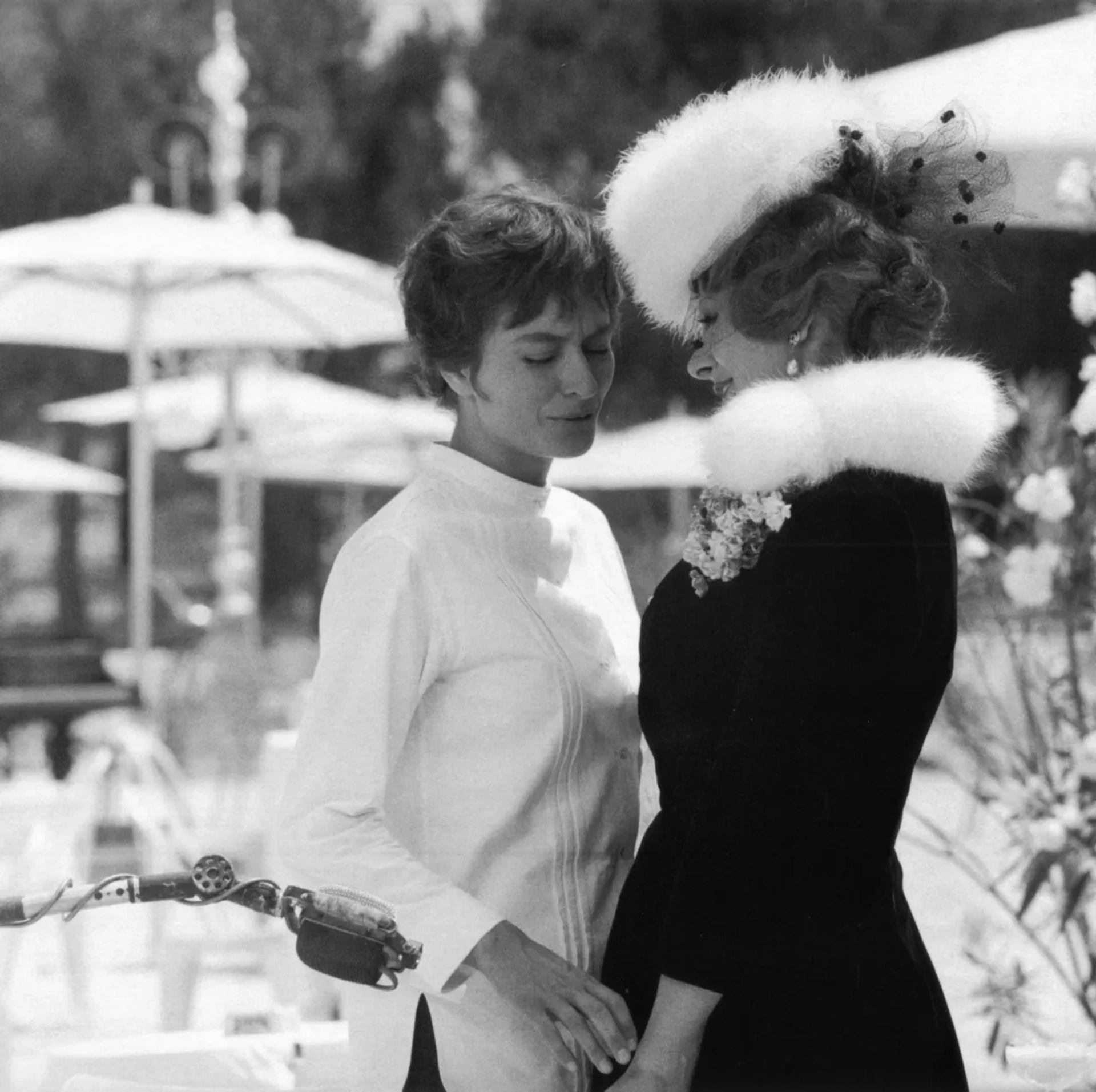 Anouk Aimée and Sandra Milo in 8½ (1963)