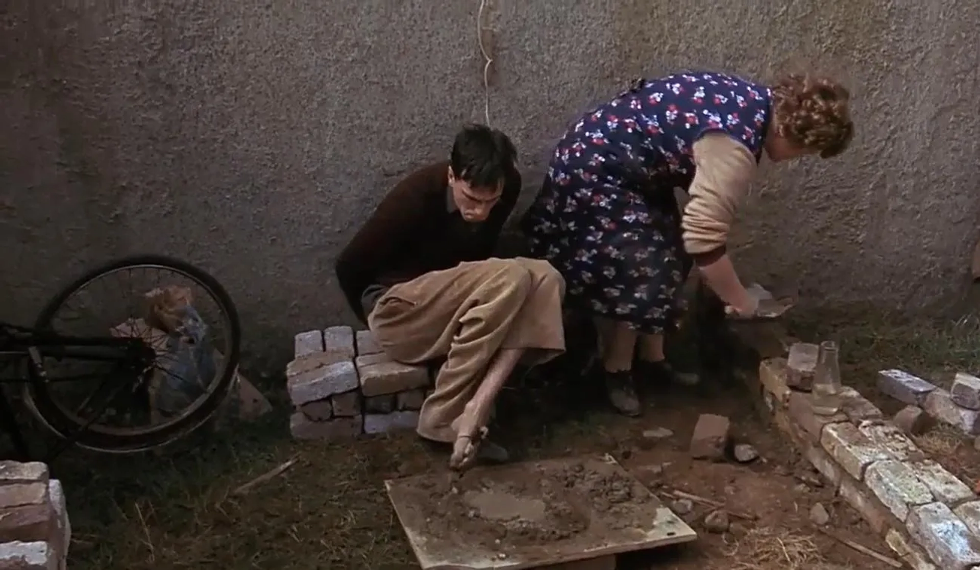 Daniel Day-Lewis and Brenda Fricker in My Left Foot (1989)