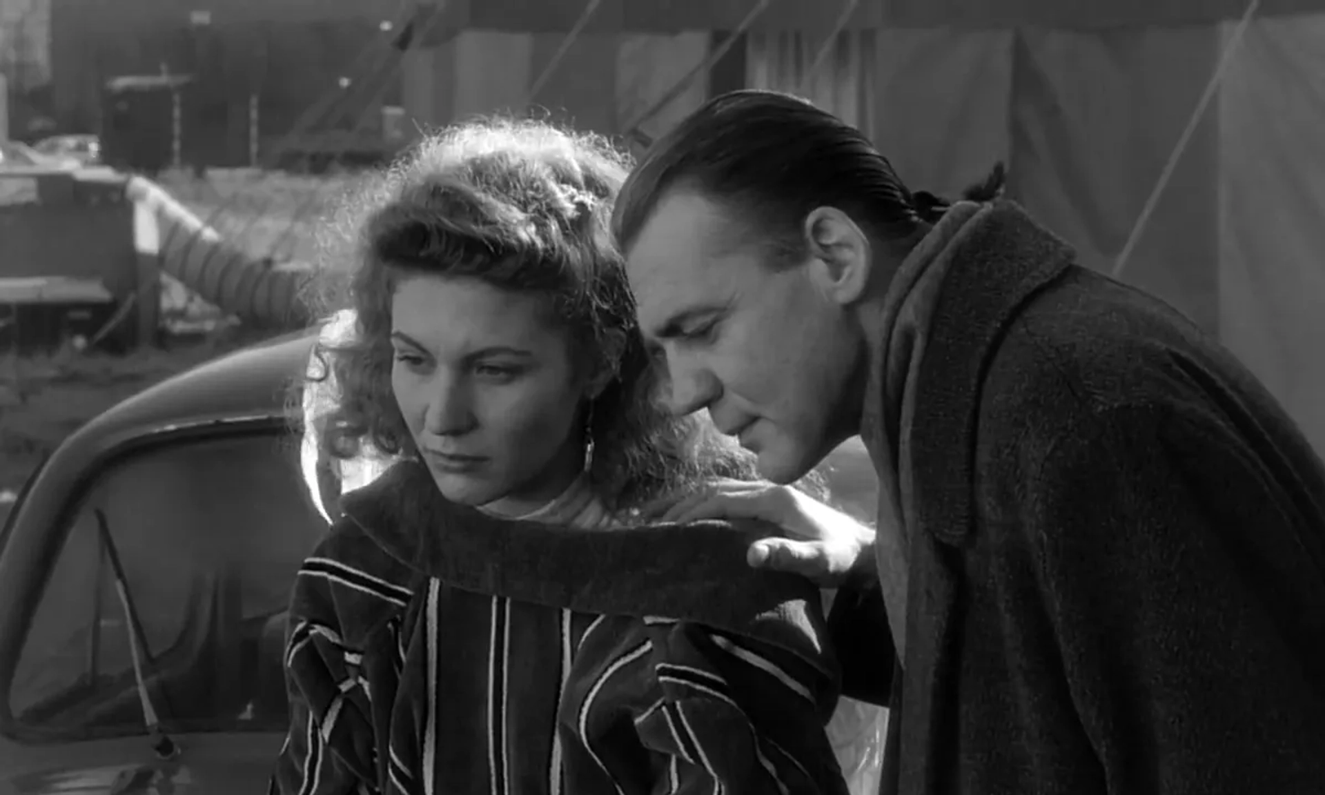 Bruno Ganz and Solveig Dommartin in Wings of Desire (1987)