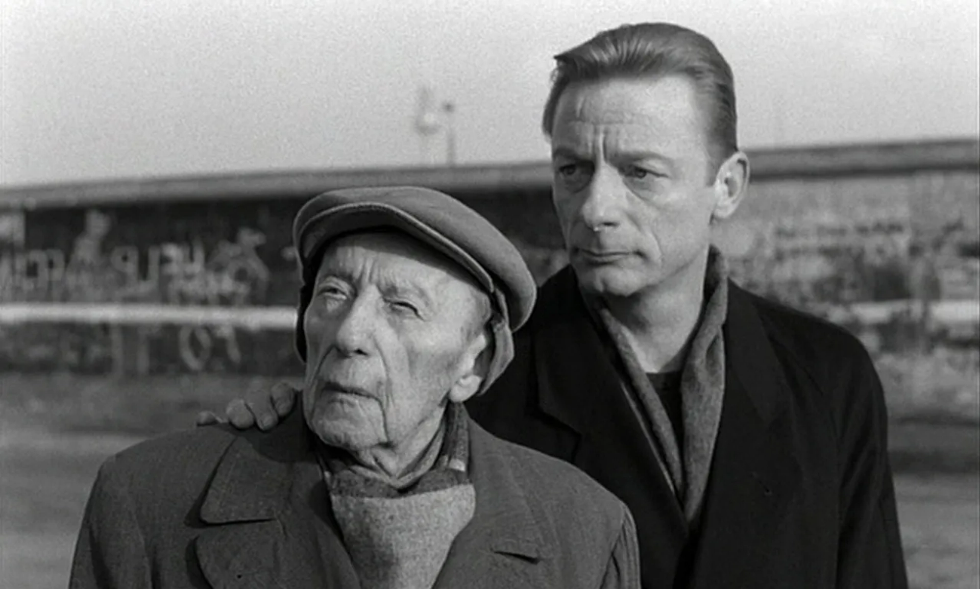 Curt Bois and Otto Sander in Wings of Desire (1987)