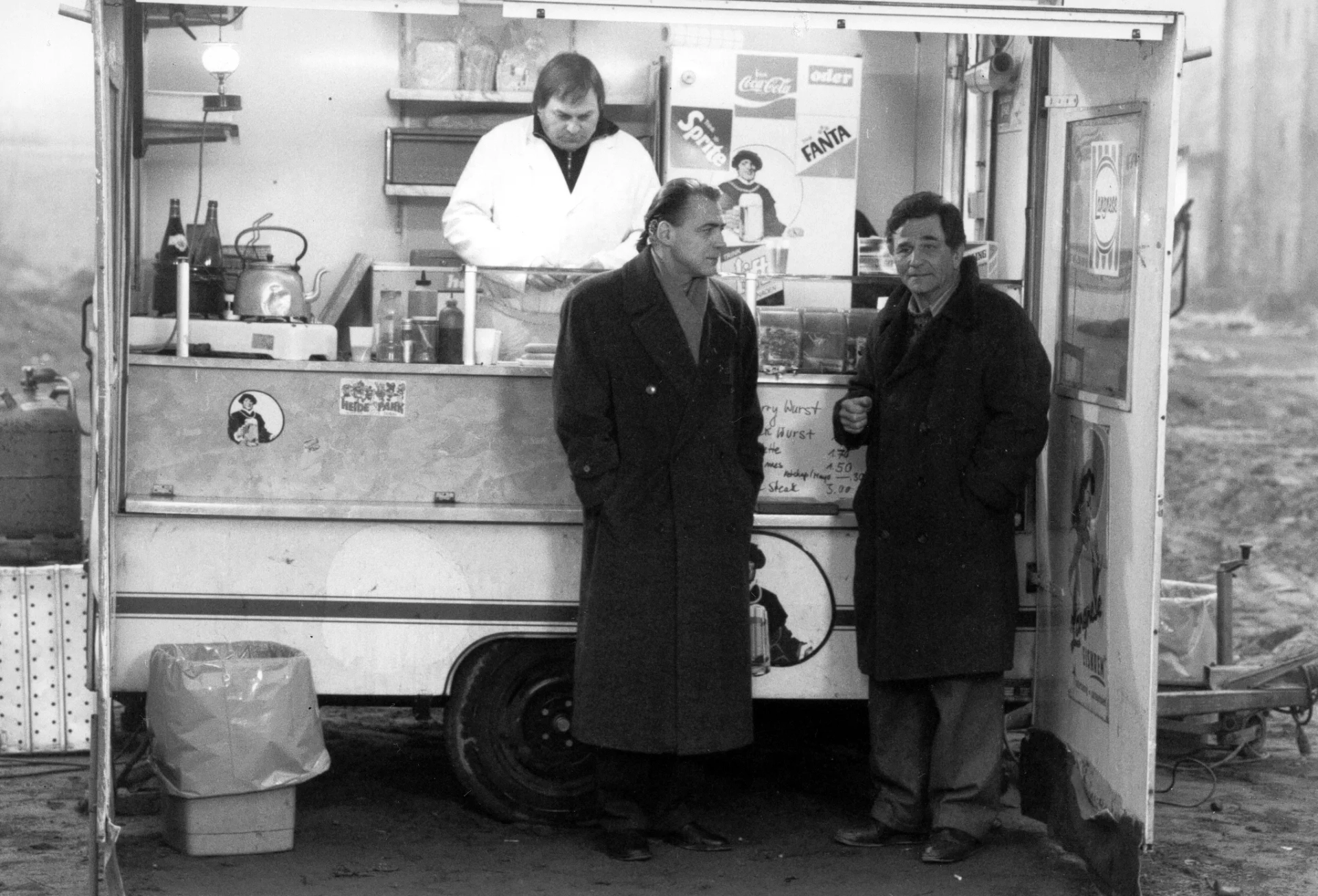 Peter Falk and Bruno Ganz in Wings of Desire (1987)