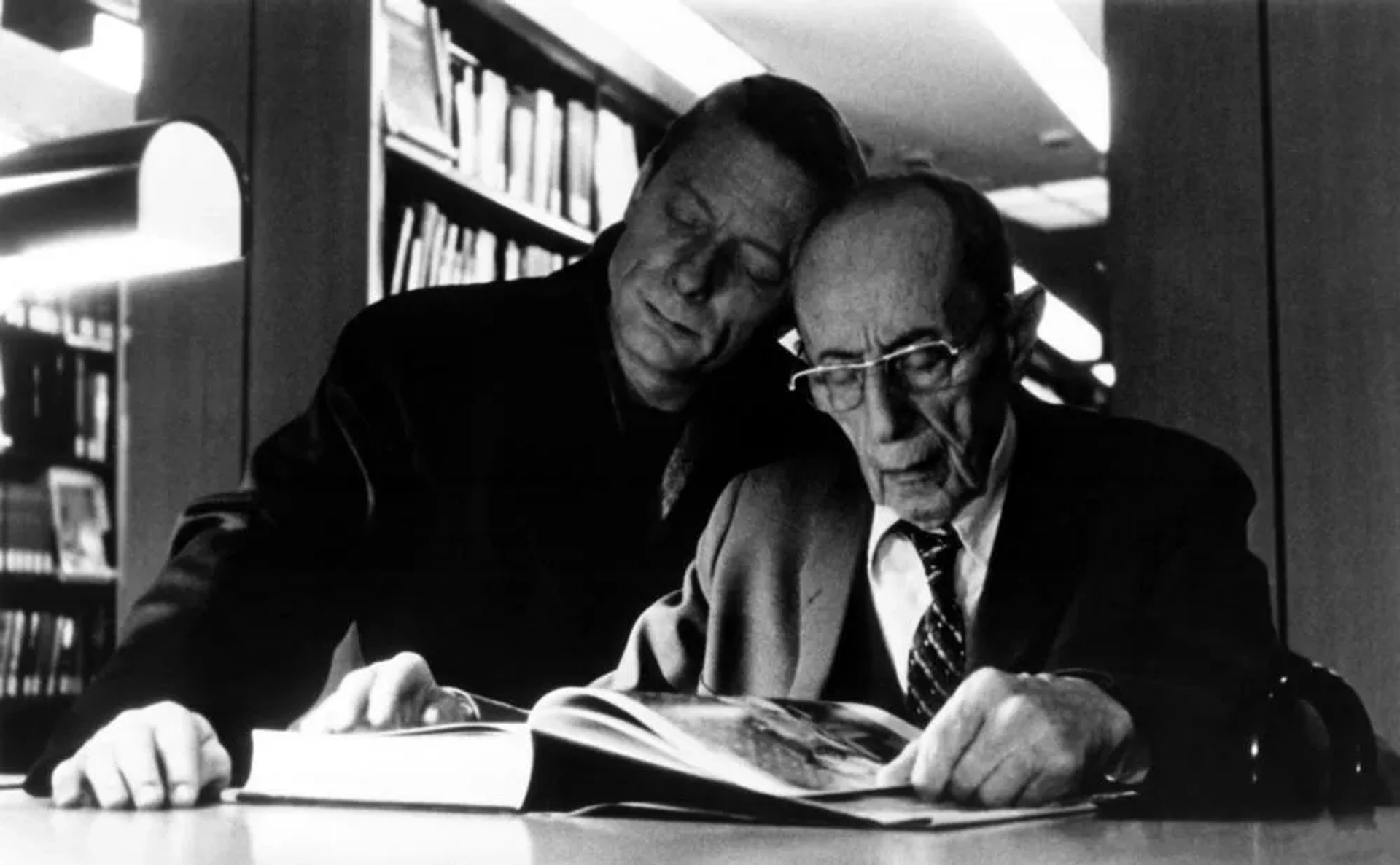 Curt Bois and Otto Sander in Wings of Desire (1987)