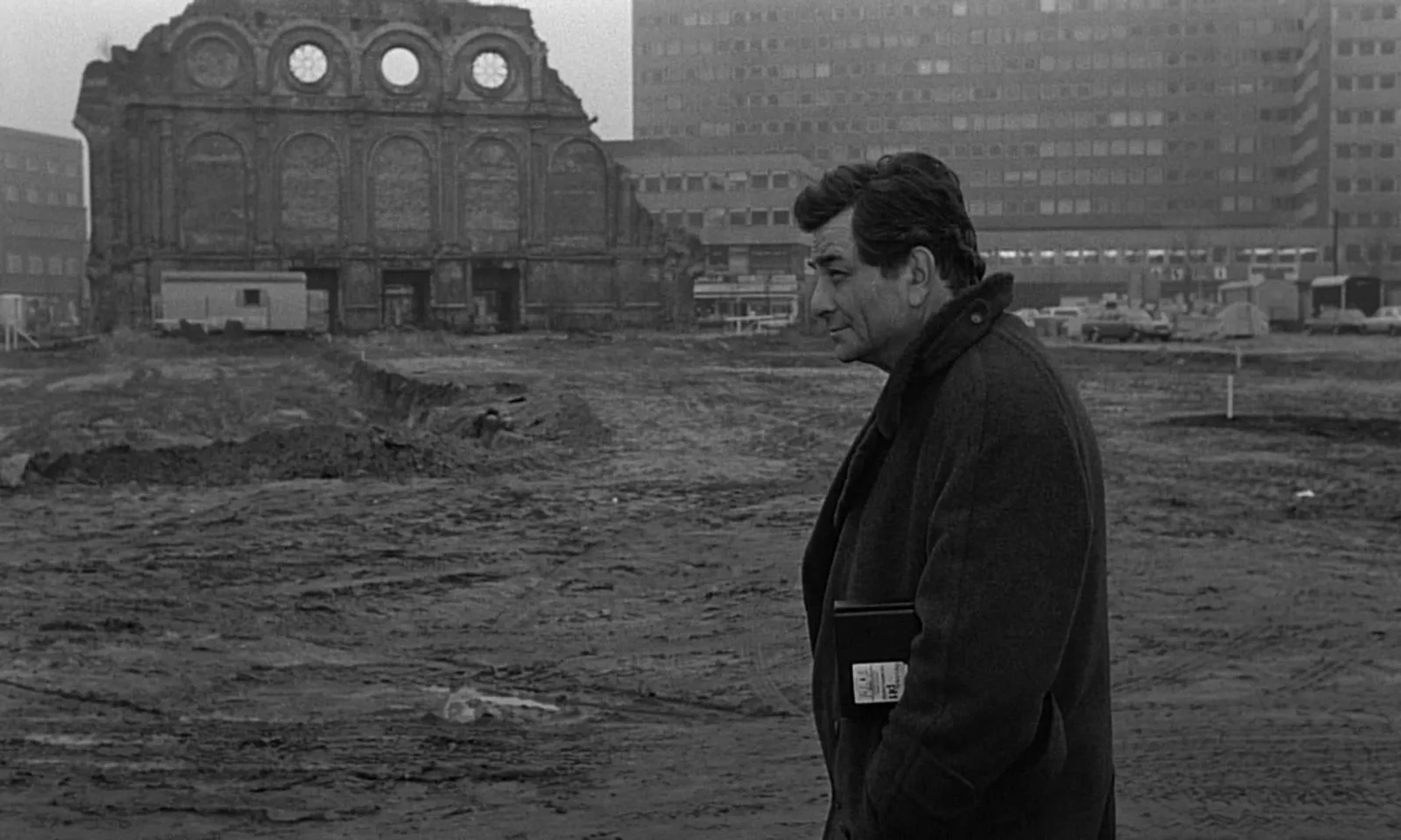 Peter Falk in Wings of Desire (1987)