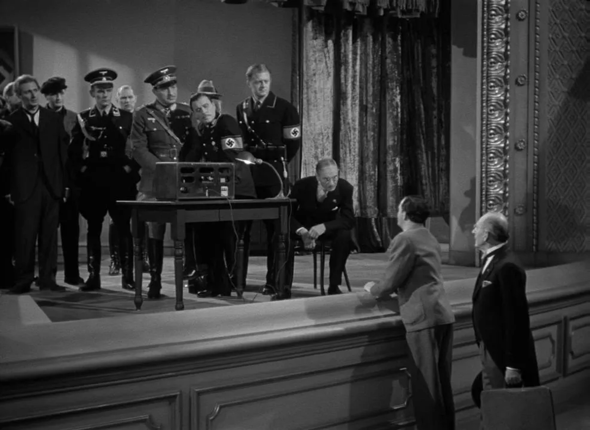 Jack Benny, Lionel Atwill, Felix Bressart, Tom Dugan, Charles Halton, George Lynn, Frank Reicher, and Ernö Verebes in To Be or Not to Be (1942)