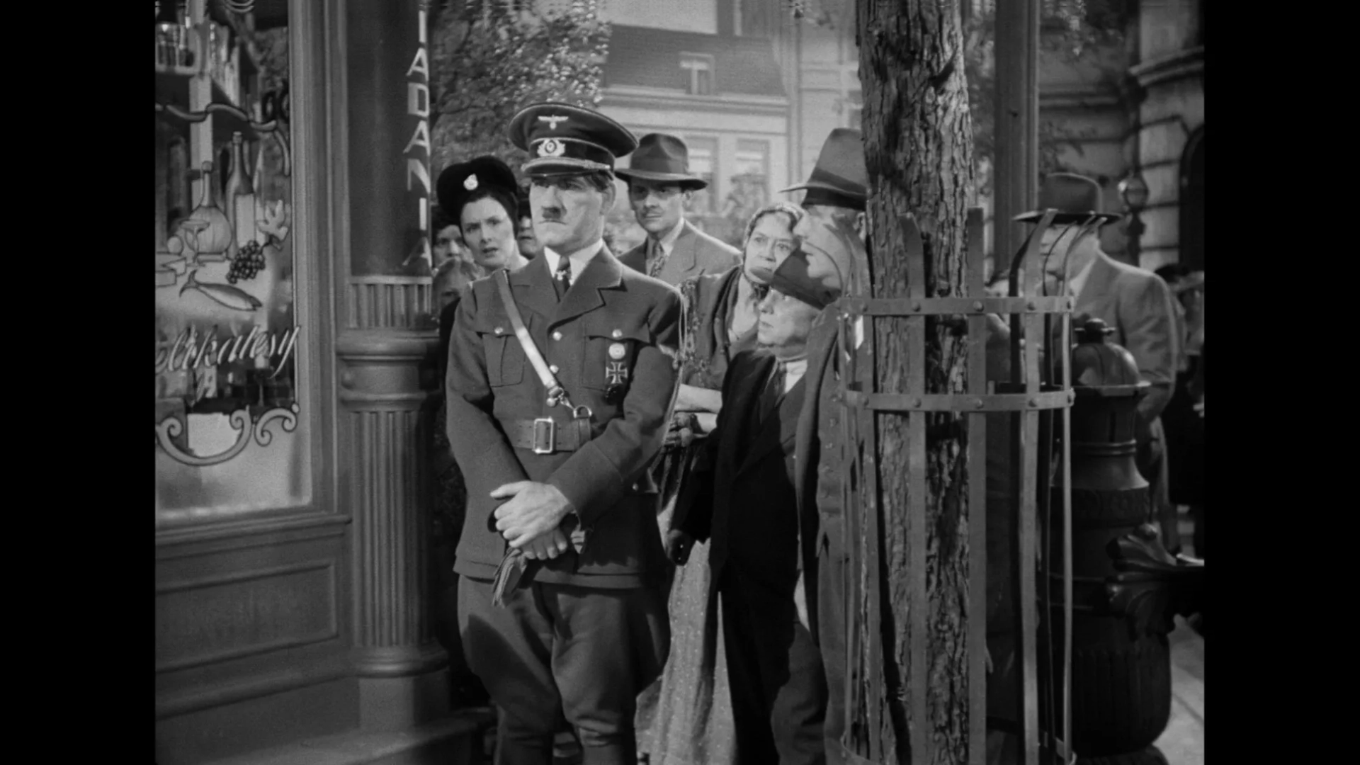 Tom Dugan in To Be or Not to Be (1942)