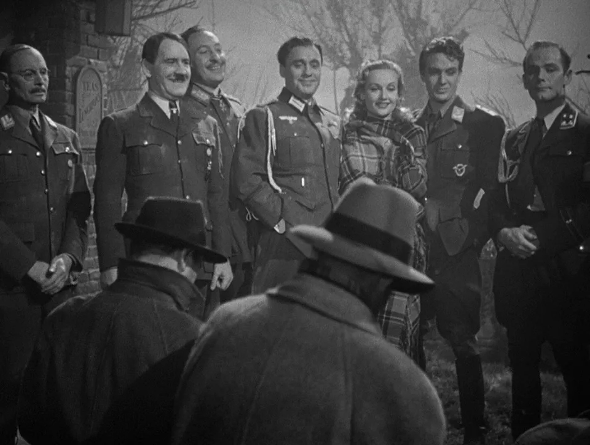 Jack Benny, Carole Lombard, Lionel Atwill, Tom Dugan, Charles Halton, George Lynn, and Robert Stack in To Be or Not to Be (1942)