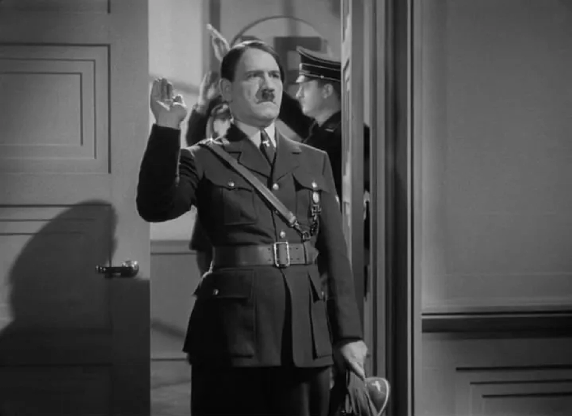 Tom Dugan in To Be or Not to Be (1942)