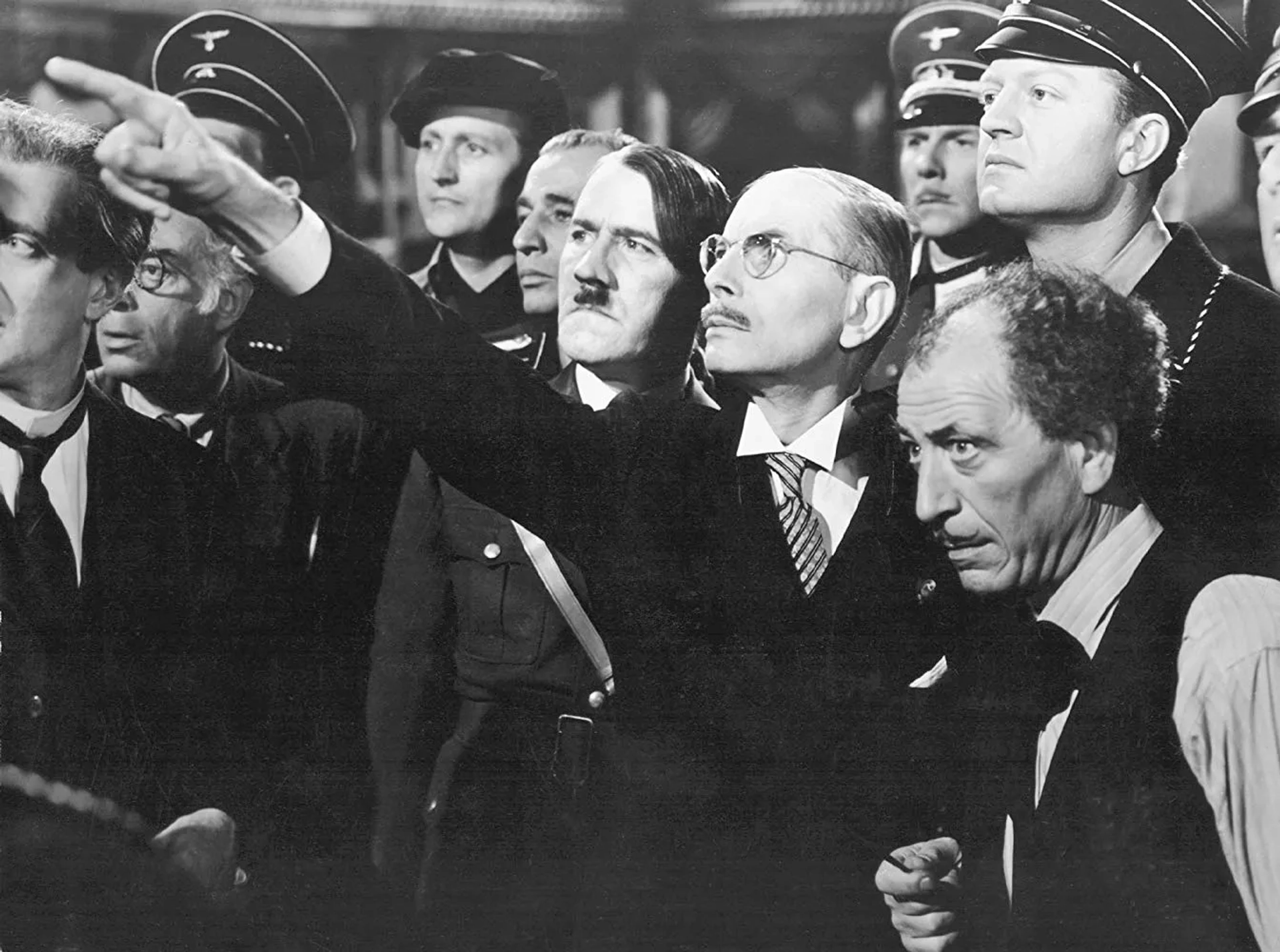 Felix Bressart, Tom Dugan, Charles Halton, and Armand 'Curly' Wright in To Be or Not to Be (1942)