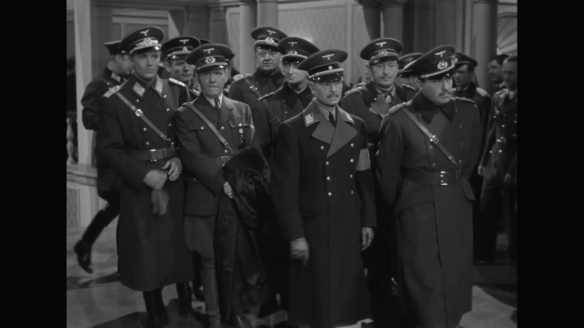 Jack Benny, Lionel Atwill, Felix Bressart, Tom Dugan, Charles Halton, George Lynn, and Robert Stack in To Be or Not to Be (1942)