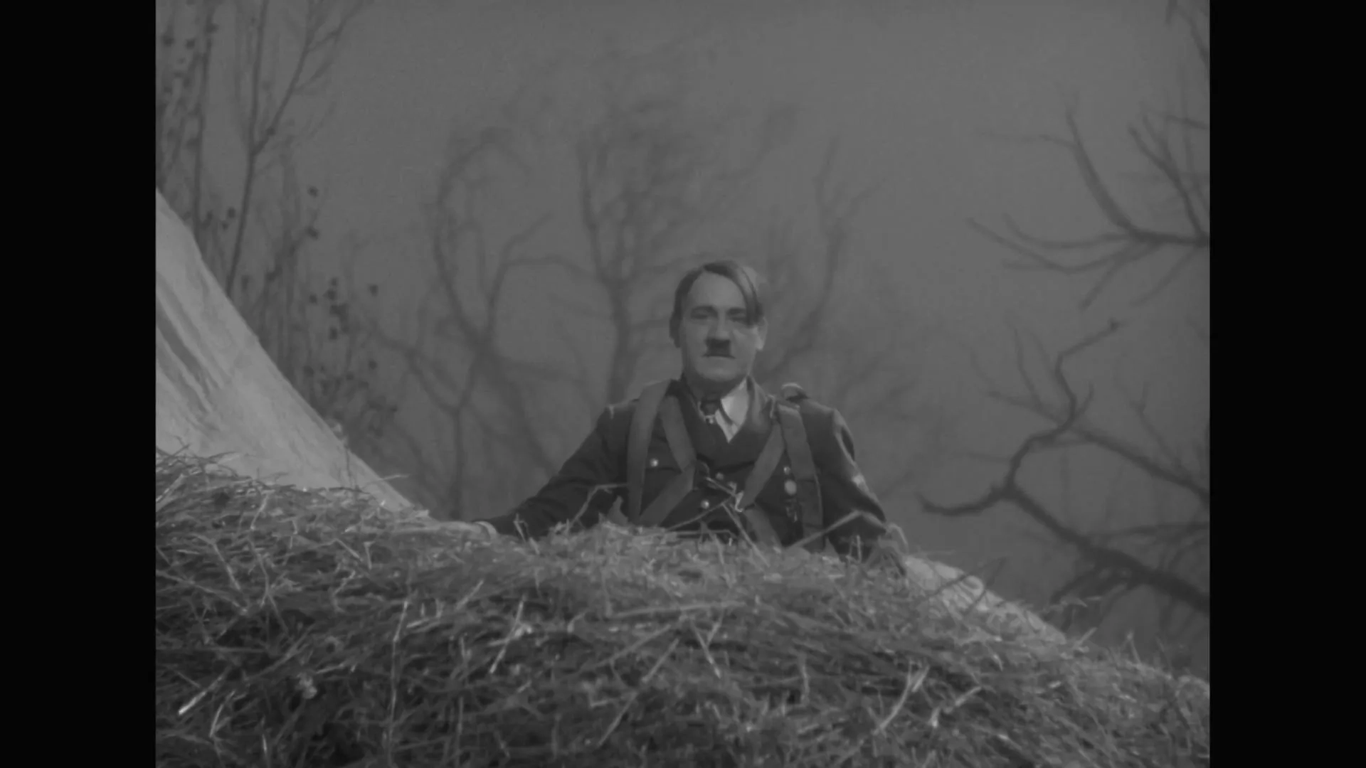 Tom Dugan in To Be or Not to Be (1942)