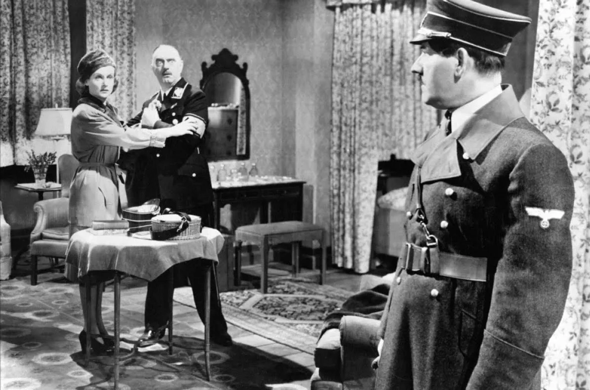 Carole Lombard, Tom Dugan, and Sig Ruman in To Be or Not to Be (1942)