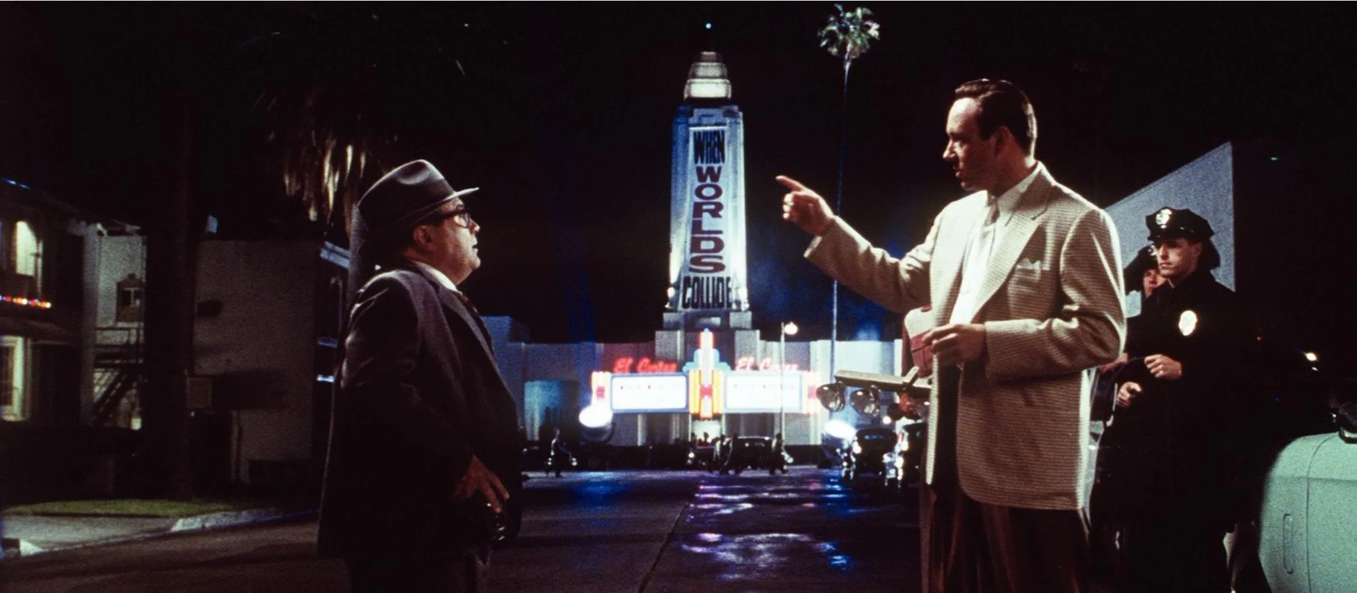 Kevin Spacey and Danny DeVito in L.A. Confidential (1997)